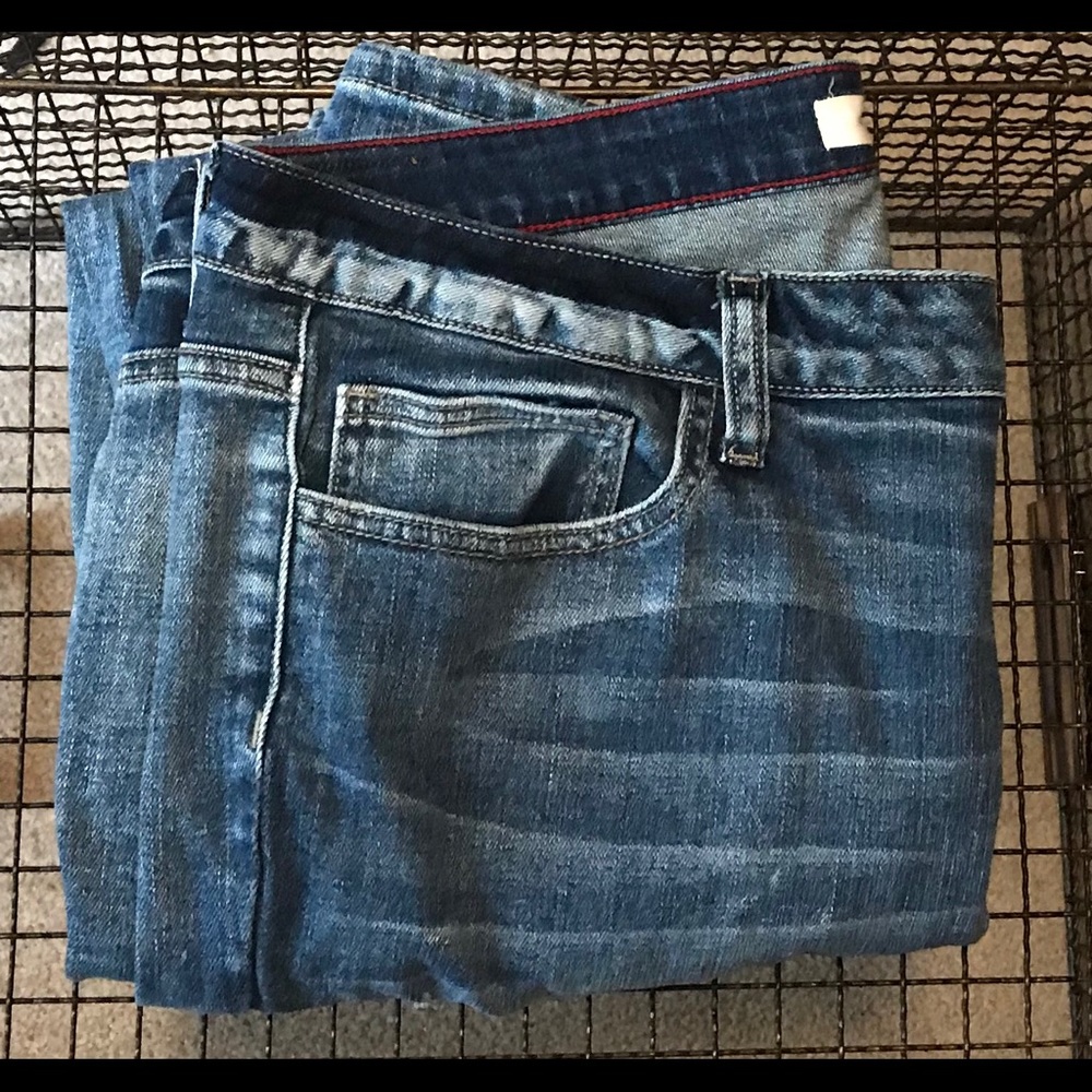 Boutique Distressed Jeans Size 20, run small.